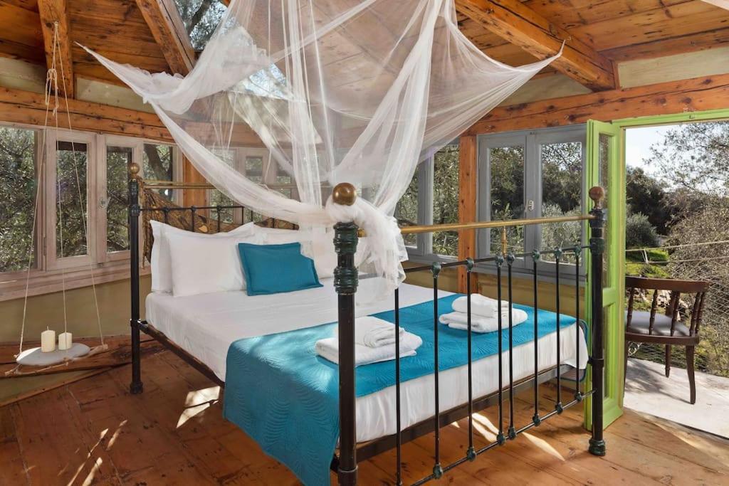 Margaritis'S Treehouse Villa Paramonas  Exterior photo